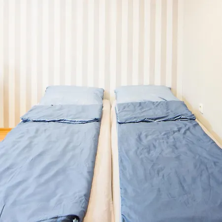 Basic For Up To 5 Guests Апартамент