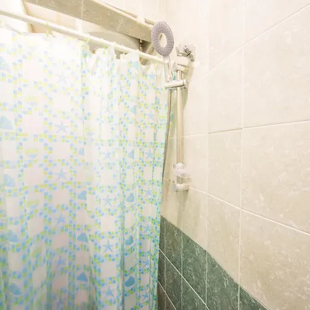 Апартамент Basic For Up To 5 Guests Бургас